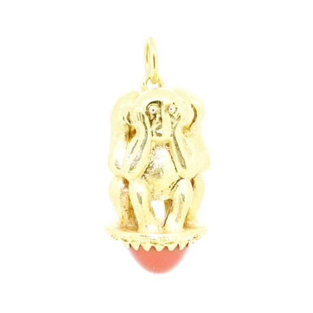 COLGANTE MONOS EN ORO DE 18KT CON CORAL