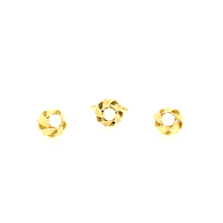 CONJUNTO DE ANILLO Y PENDIENTES EN  ORO CON PERLA