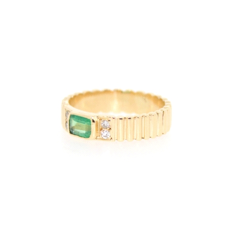 ANILLO EN ORO CON ESMERALDA Y BRILLANTES