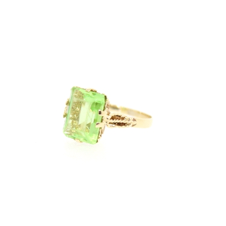 ANILLO EN ORO CON PERIDOTO VERDE