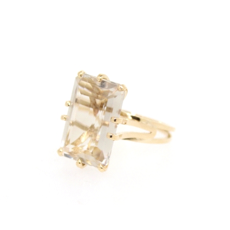 ANILLO EN ORO CON TOPACIO BLANCO