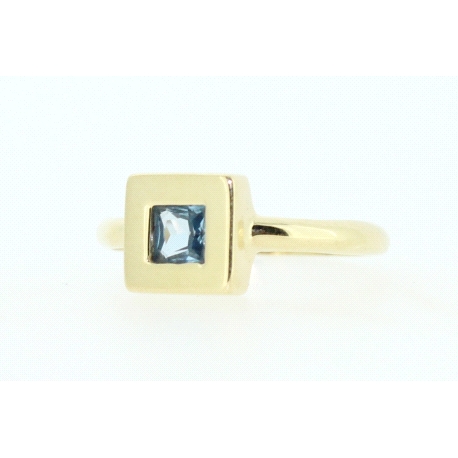 ANILLO EN ORO CON TOPACIO AZUL