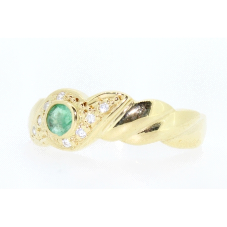 ANILLO EN ORO CON ESMERALDA Y CIRCONITAS